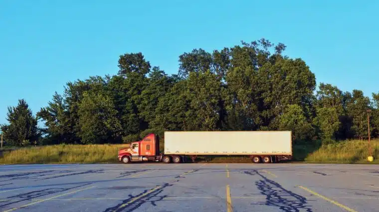 day cab vs. sleeper cab trucks - Blaine Bros.